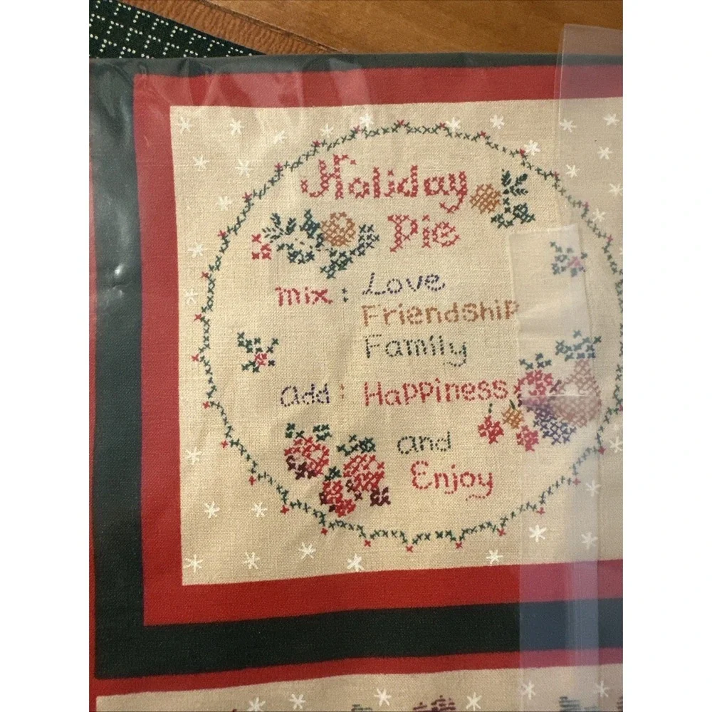 Vtg 4 Panels CHRISTMAS Cheater Cross Stitch Faye Liverman Burgos Fabric + 2 Yrds